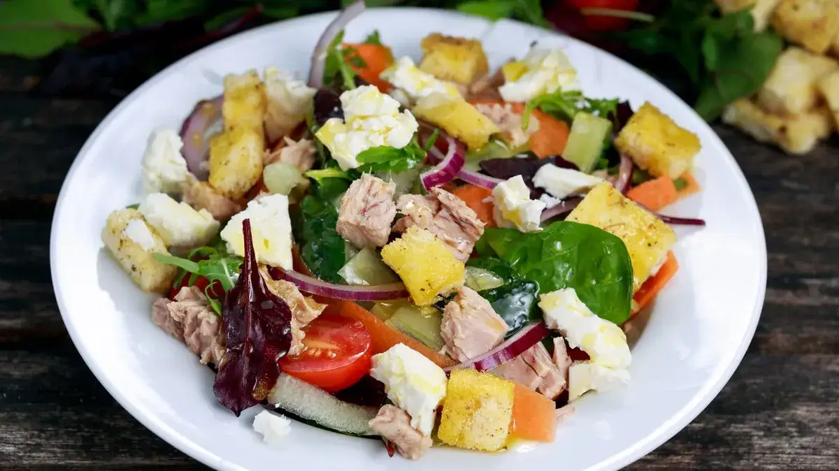 Jak zrobić sałatkę do obiadu? 3 proste przepisy w 10 minut!