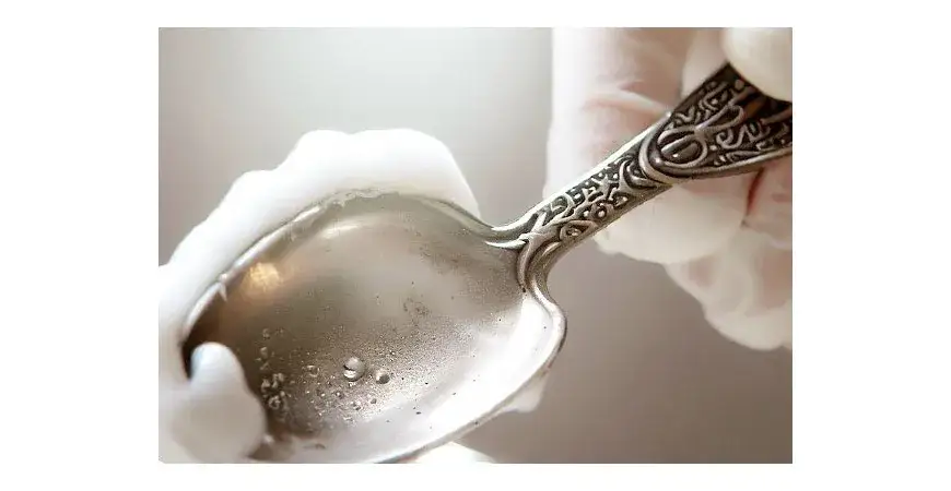 Czyszczenie srebra: Odzyskaj blask! Domowe i profesjonalne metody