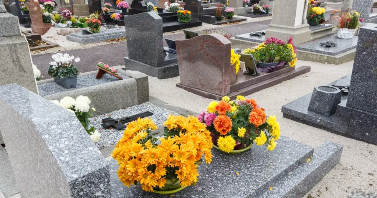 Ile kosztuje piwnicą na cmentarzu? Ceny, które mogą zaskoczyć