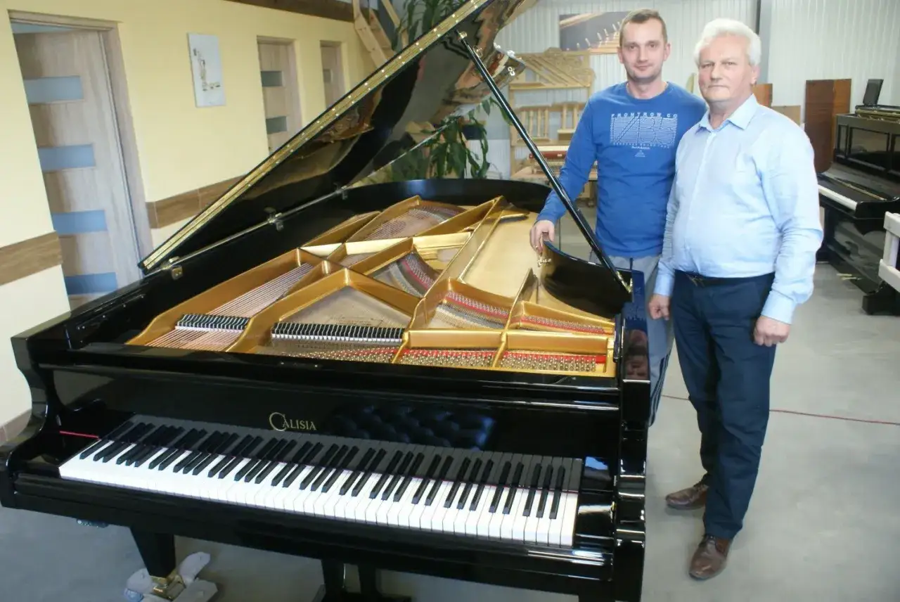 Fortepian koncertowy: Ile ma nóg i dlaczego akurat tyle?