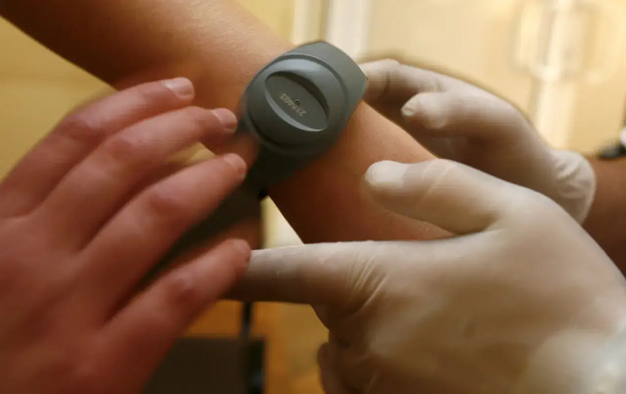 Bransoletka policyjna: Czy warto nosić bransoletkę policyjną na co dzień?