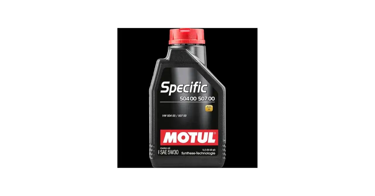 Czarna butelka oleju silnikowego Motul Specific 5W30 504/507 z czerwonym korkiem.