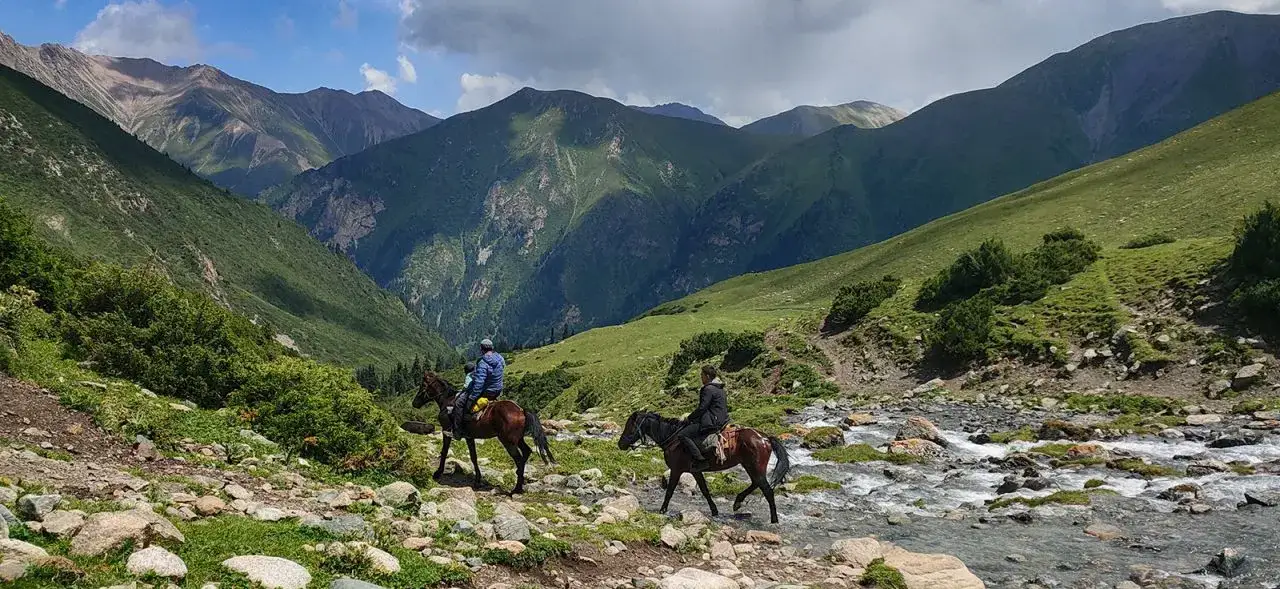 Kirgistan czy jest bezpiecznie? Poznaj zagrożenia i wskazówki dla turystów