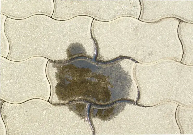 Skuteczne sposoby na to, czym zmyć olej samochodowy z różnych powierzchni