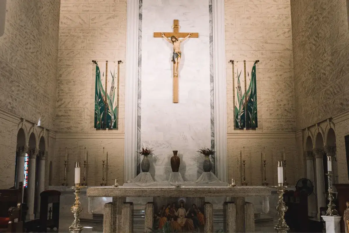 Wybierz imię do bierzmowania: Lista świętych i praktyczne wskazówki