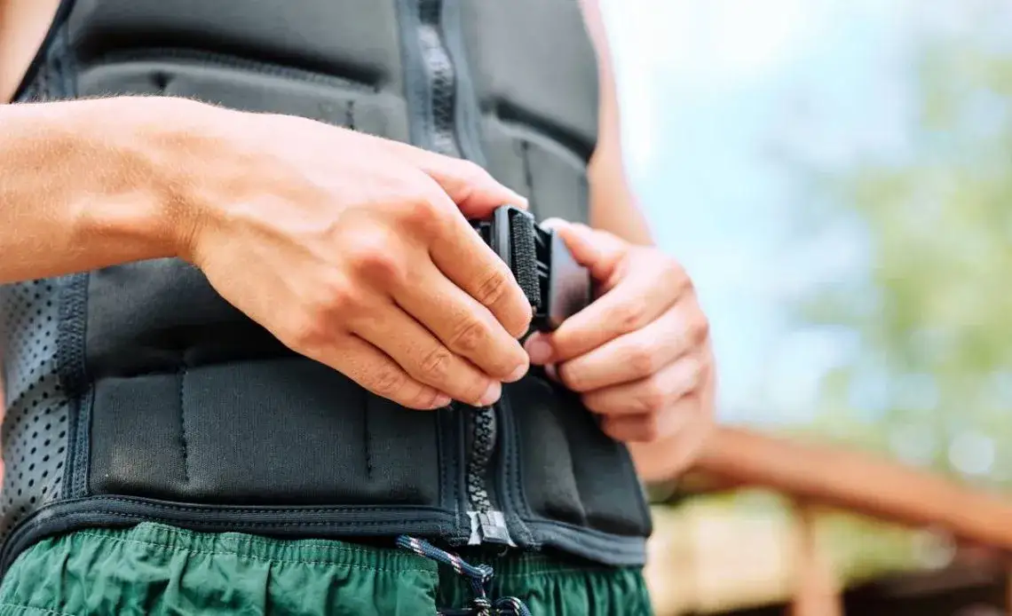 Noszenie kamizelki biegowej: Czy to klucz do lepszych wyników?