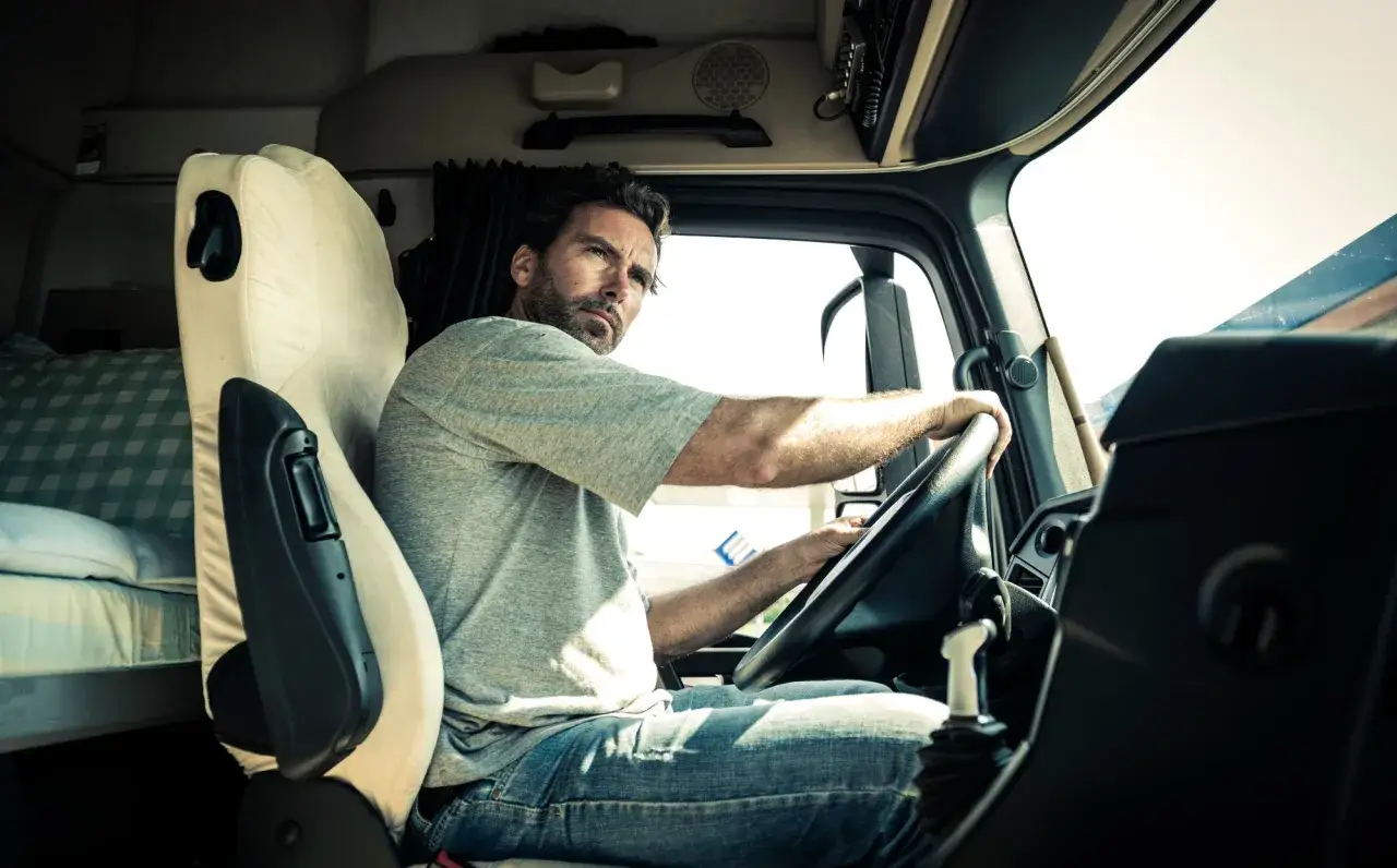 Zarobki kierowców ciężarówek: 7-15 tys. netto? Sprawdź realia!