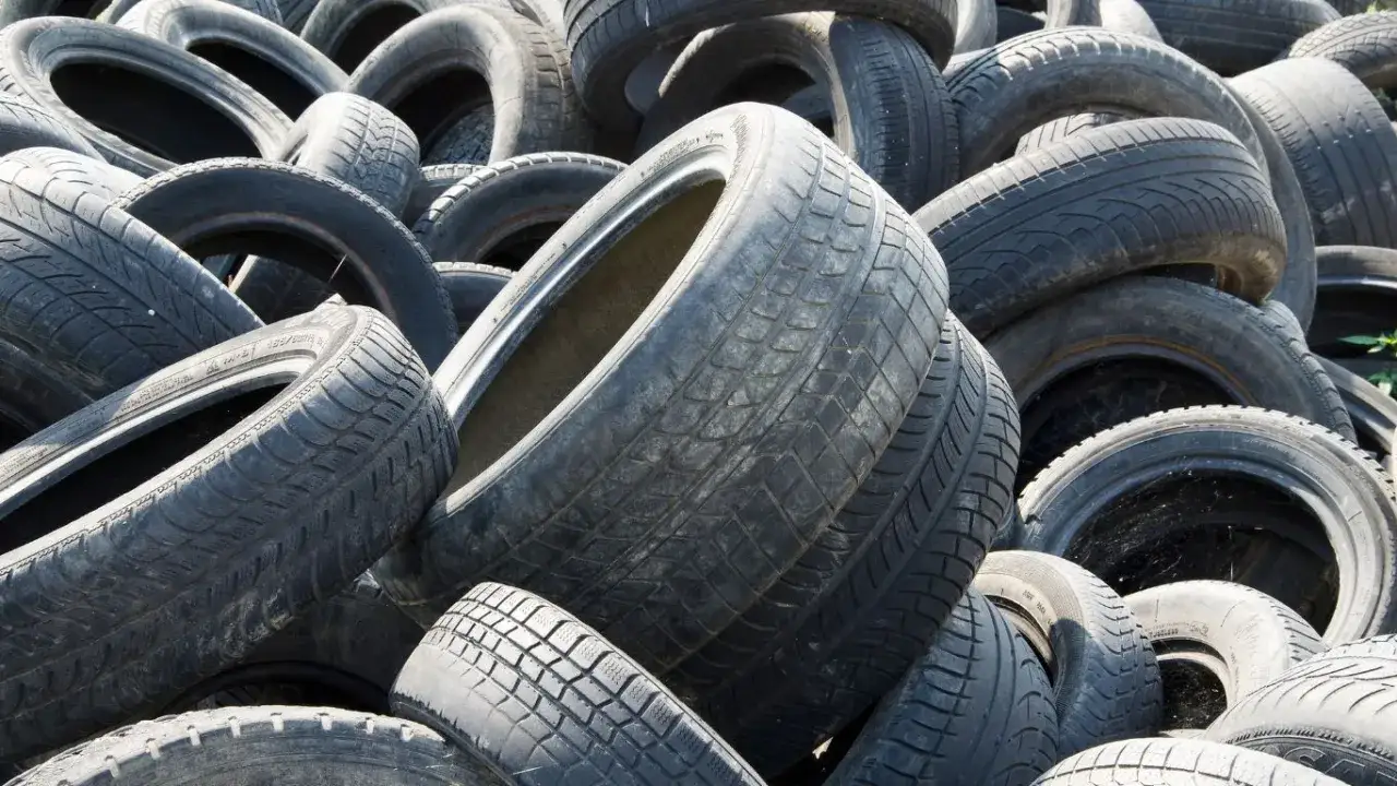Utylizacja opon: Jak legalnie i bezpłatnie oddać stare ogumienie?