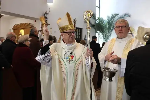 Czy biskup Czaja to kontrowersyjny reformator Kościoła? Analiza