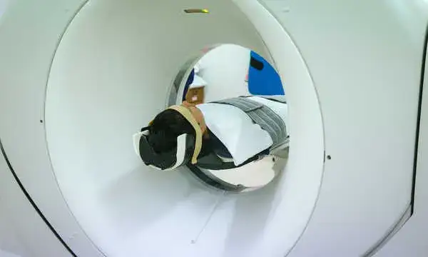 Czy lekarz rehabilitacji może wystawić skierowanie na rezonans? Sprawdź!