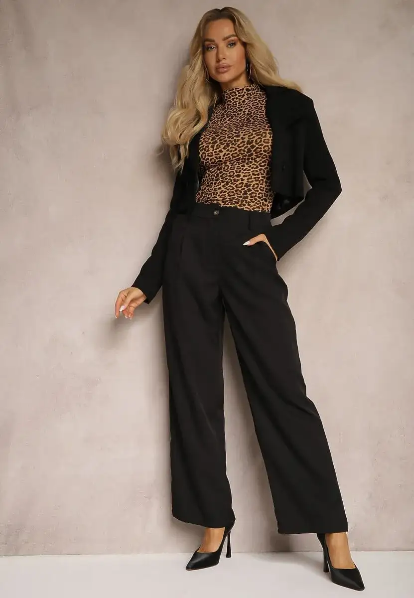 Czarne szerokie spodnie: stylizacje, które zachwycą i podkreślą twoją sylwetkę