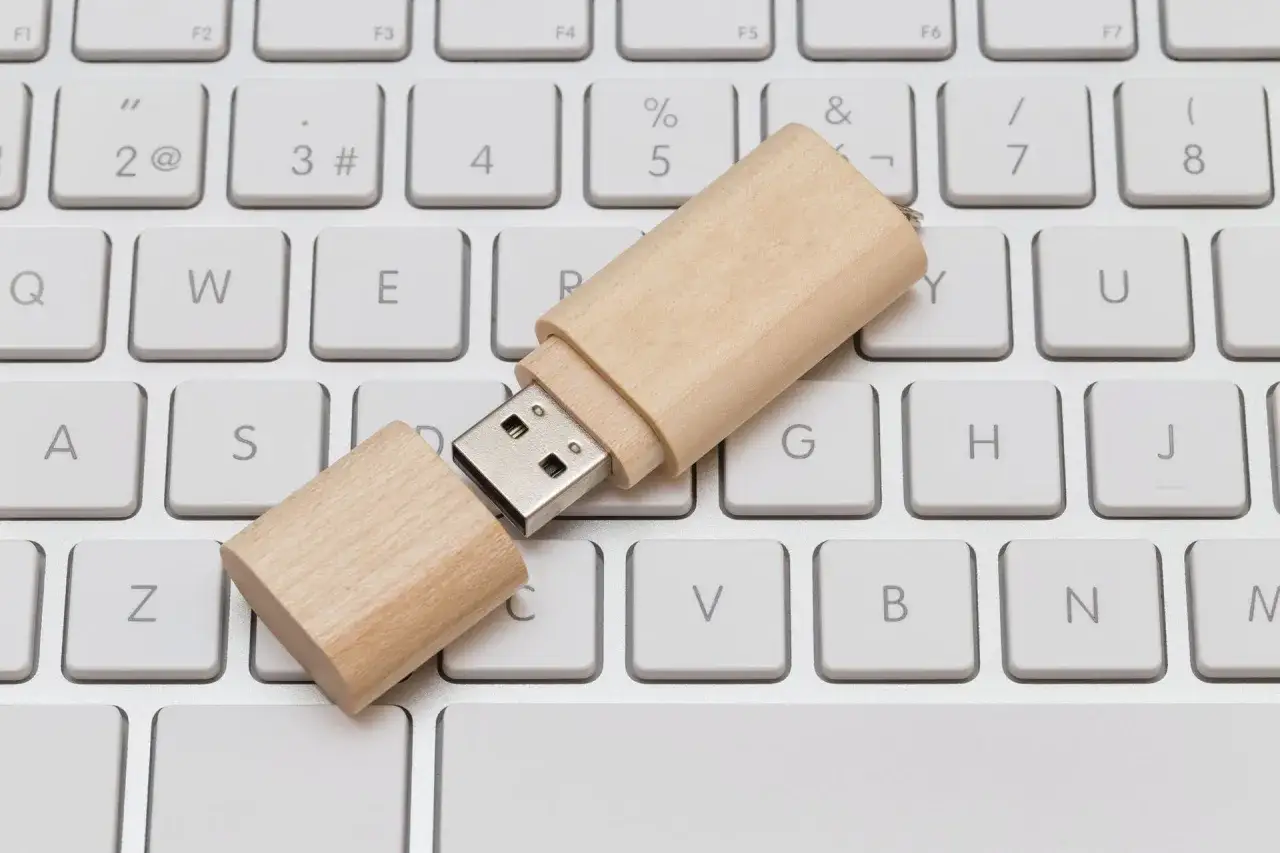 Jak przenieść pliki z tabletu na pendrive? Proste kroki Android/iPad