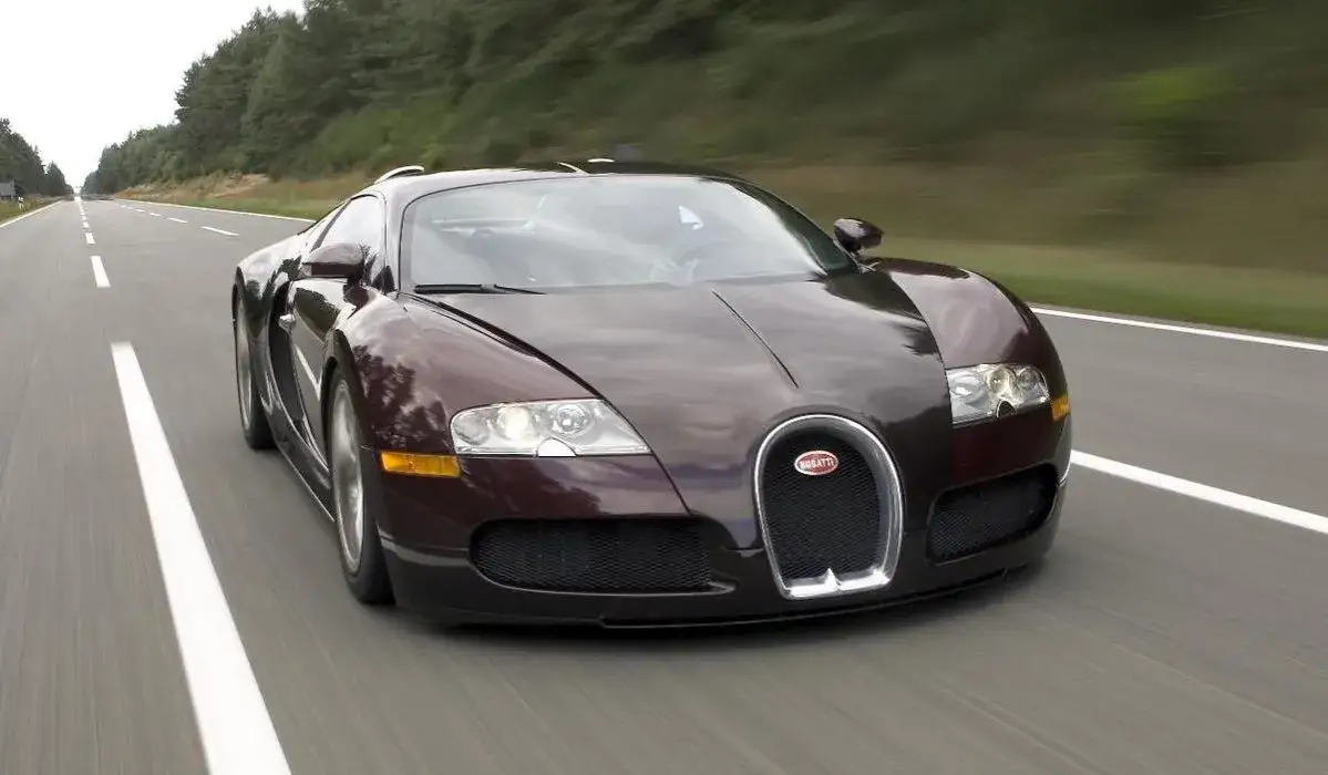 Bugatti Veyron: Ile KM ma legenda? Od 1001 do 1200 KM!