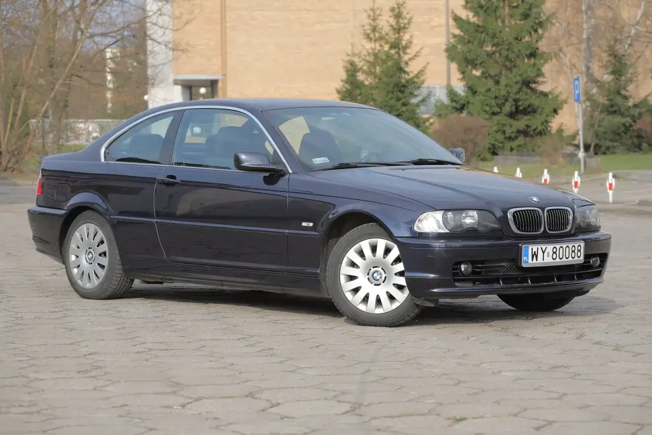 BMW E46 330Ci - szczegółowe informacje o osiągach i specyfikacjach