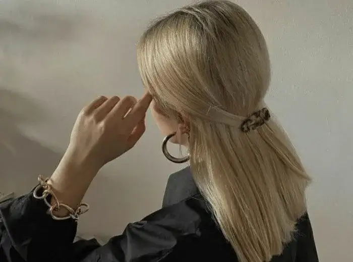 Schulterlanges Haar stylen: Einfache Looks, Profi-Tipps & Tools