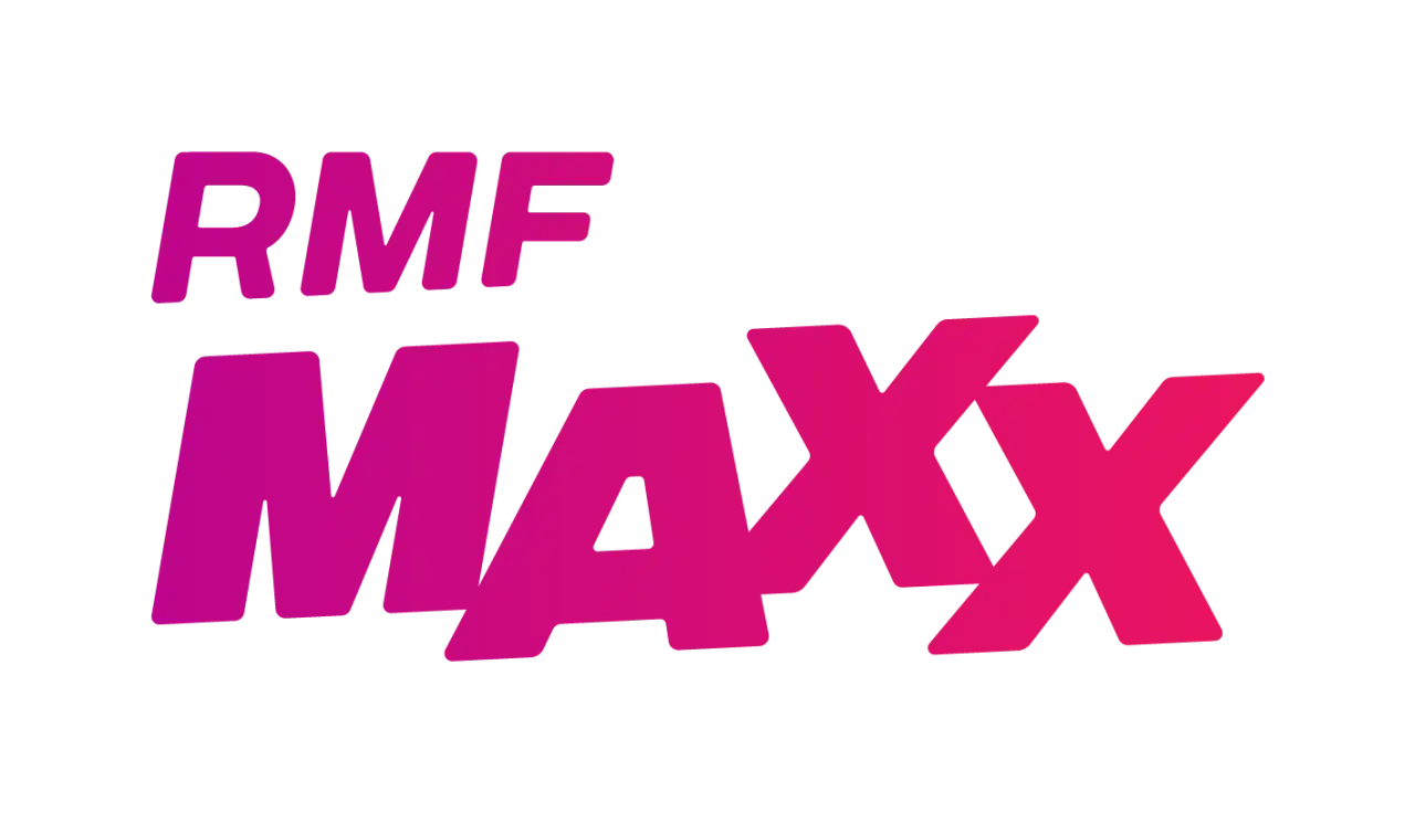 Logo RMF MAXX z gradientem różowo-fioletowym na białym tle.