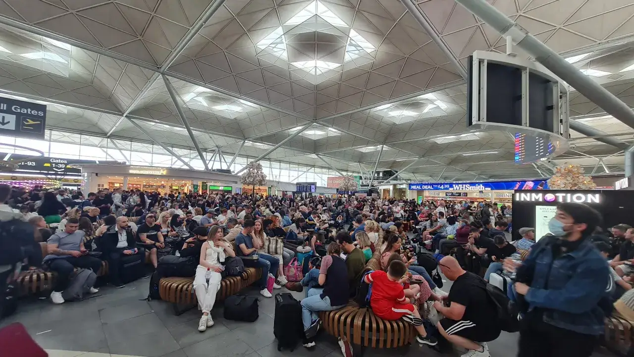 Czy lotnisko Stansted jest czynne? Sprawdź, co musisz wiedzieć!