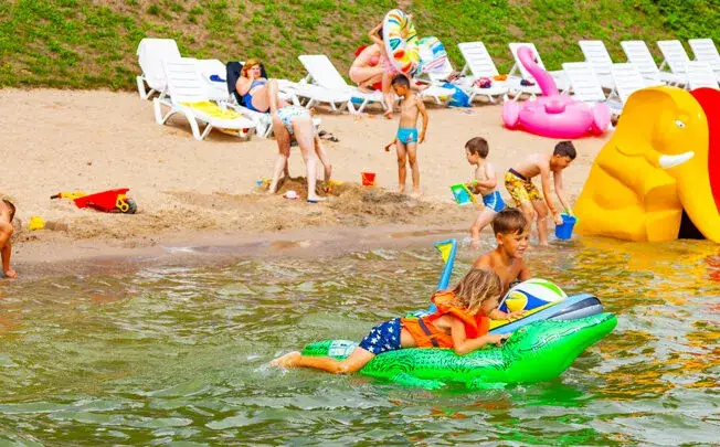 Gdzie na Mazury z dzieckiem: najlepsze atrakcje i miejsca dla rodzin