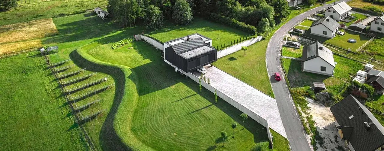 Ile trwa przekształcenie działki rolnej na budowlaną? Sprawdź, co wpływa na czas