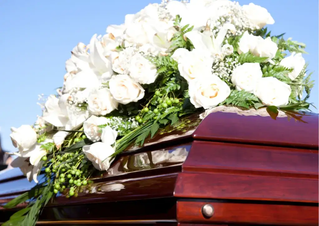 Jaki kolor kwiatów na pogrzeb? Wybierz odpowiednie barwy dla zmarłego