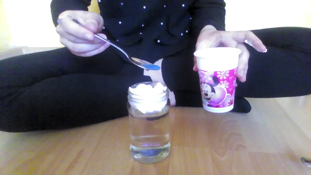 Jak powstaje deszcz w przedszkolu – proste eksperymenty i zabawy dla dzieci