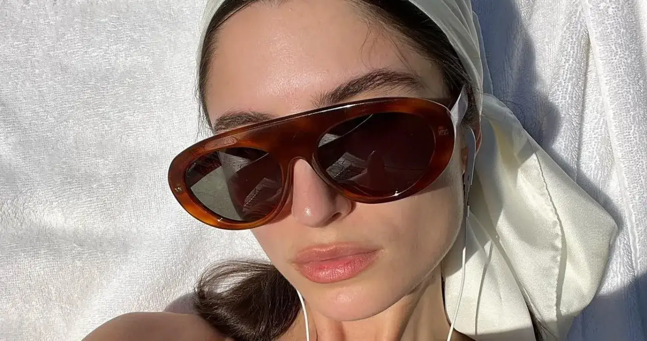 Modne okulary przeciwsłoneczne stylizacje, które odmienią twój look