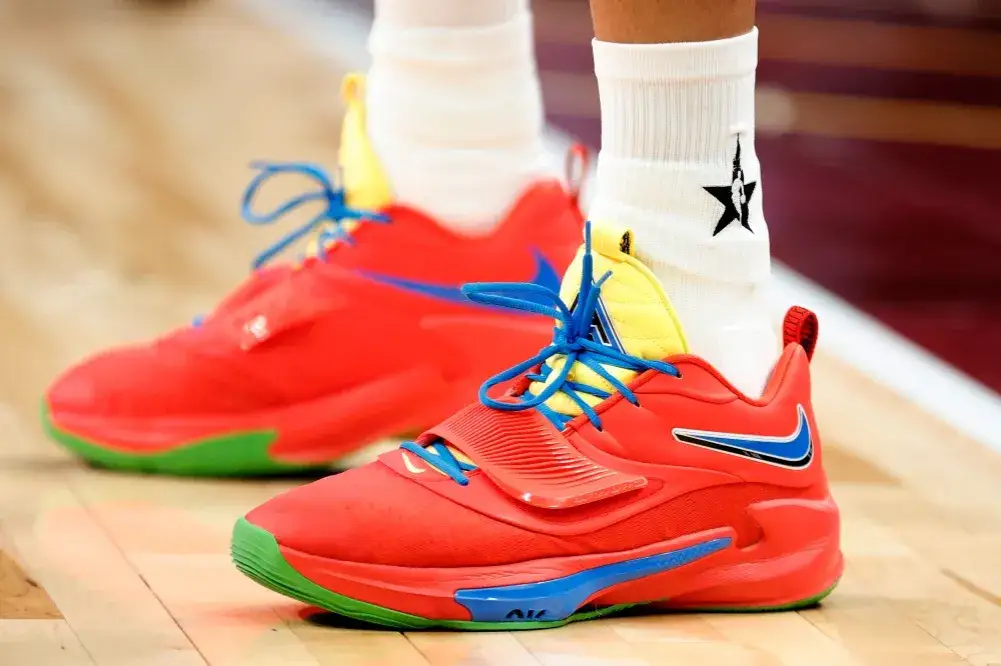 Największe buty świata: Rekordy, gwiazdy NBA i gdzie kupić w Polsce