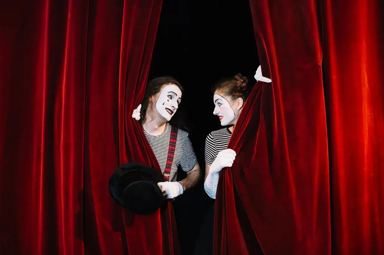 Dlaczego warto chodzić do teatru? Przekonujące argumenty i korzyści