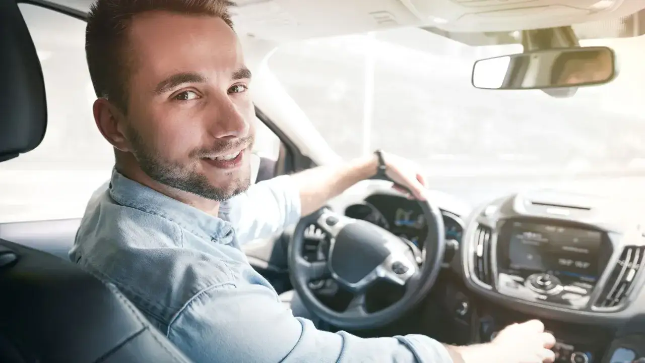 Ile zarabia kierowca Ubera w Warszawie? Zaskakujące fakty o dochodach