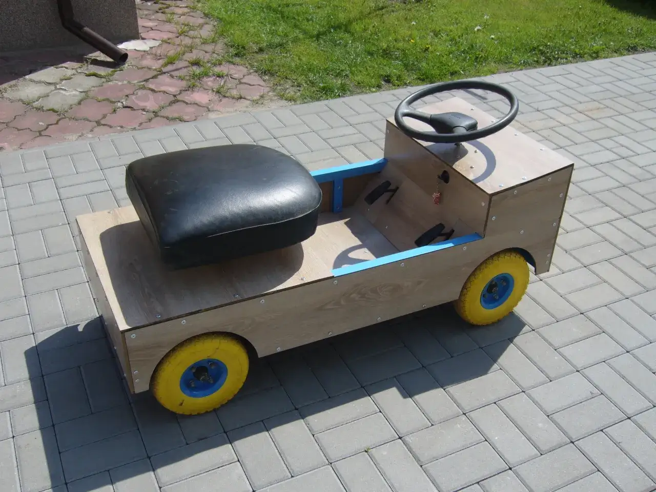 Jak zrobić samochód elektryczny - krok po kroku do własnego pojazdu