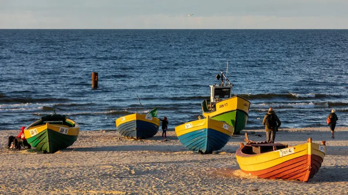 Nocleg nad morzem: Jak znaleźć perełkę i uniknąć oszustwa?