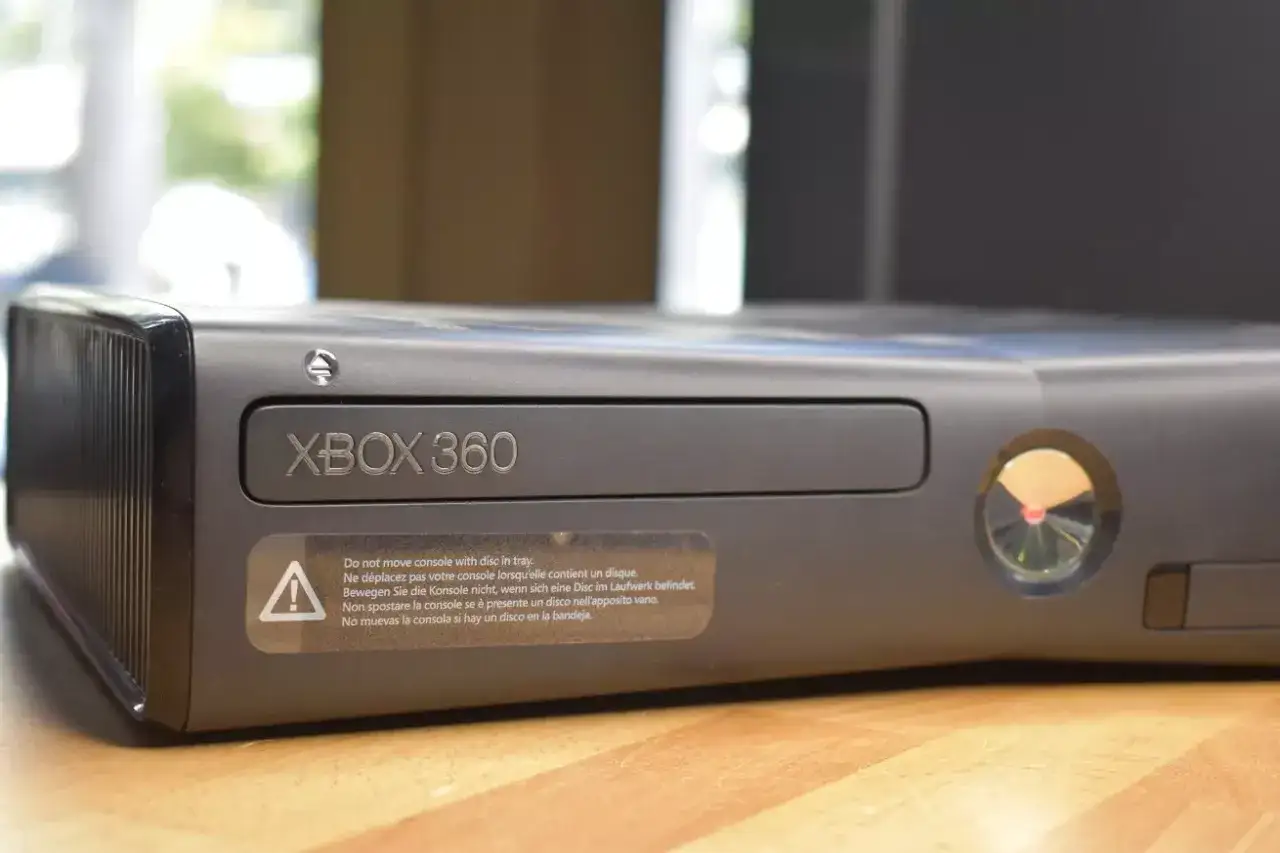 Xbox 360: Jak podłączyć pada? Rozwiąż problemy i graj od razu!