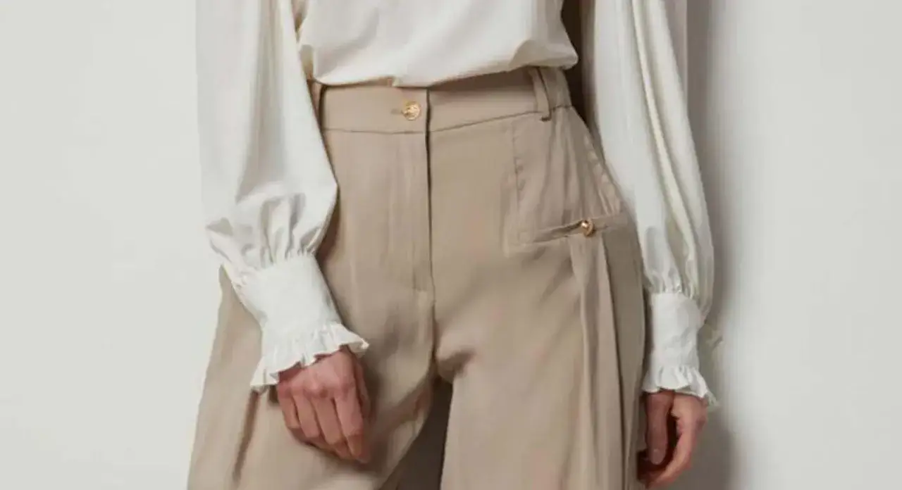 Idealne spodnie po 60. roku życia: fasony, materiały i stylizacje