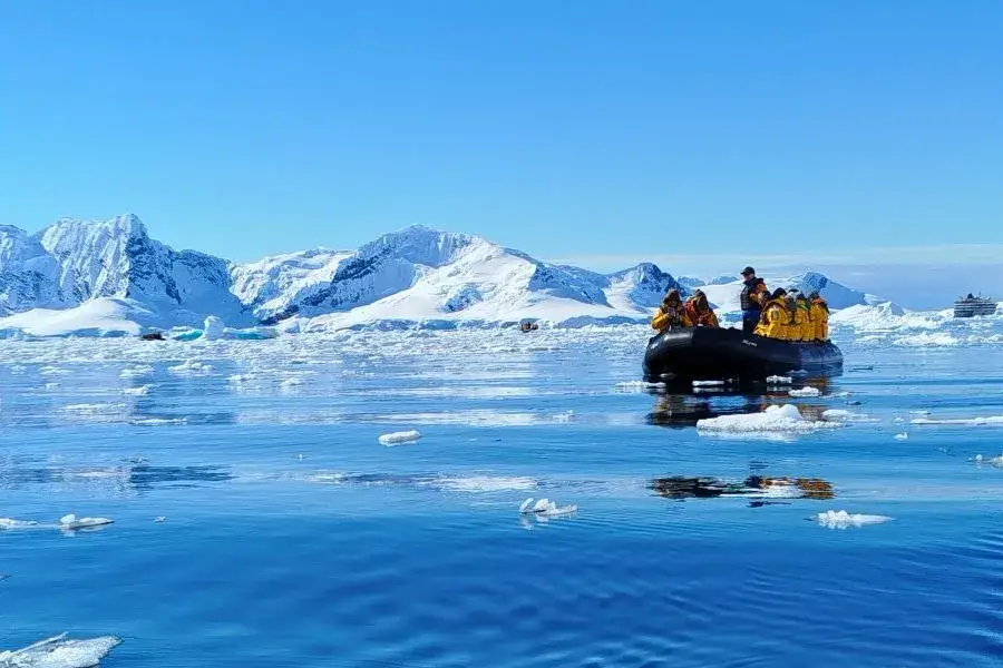 Antarktyda: Ile trwa podróż z Polski? Od 4 do 6 dni jak to?