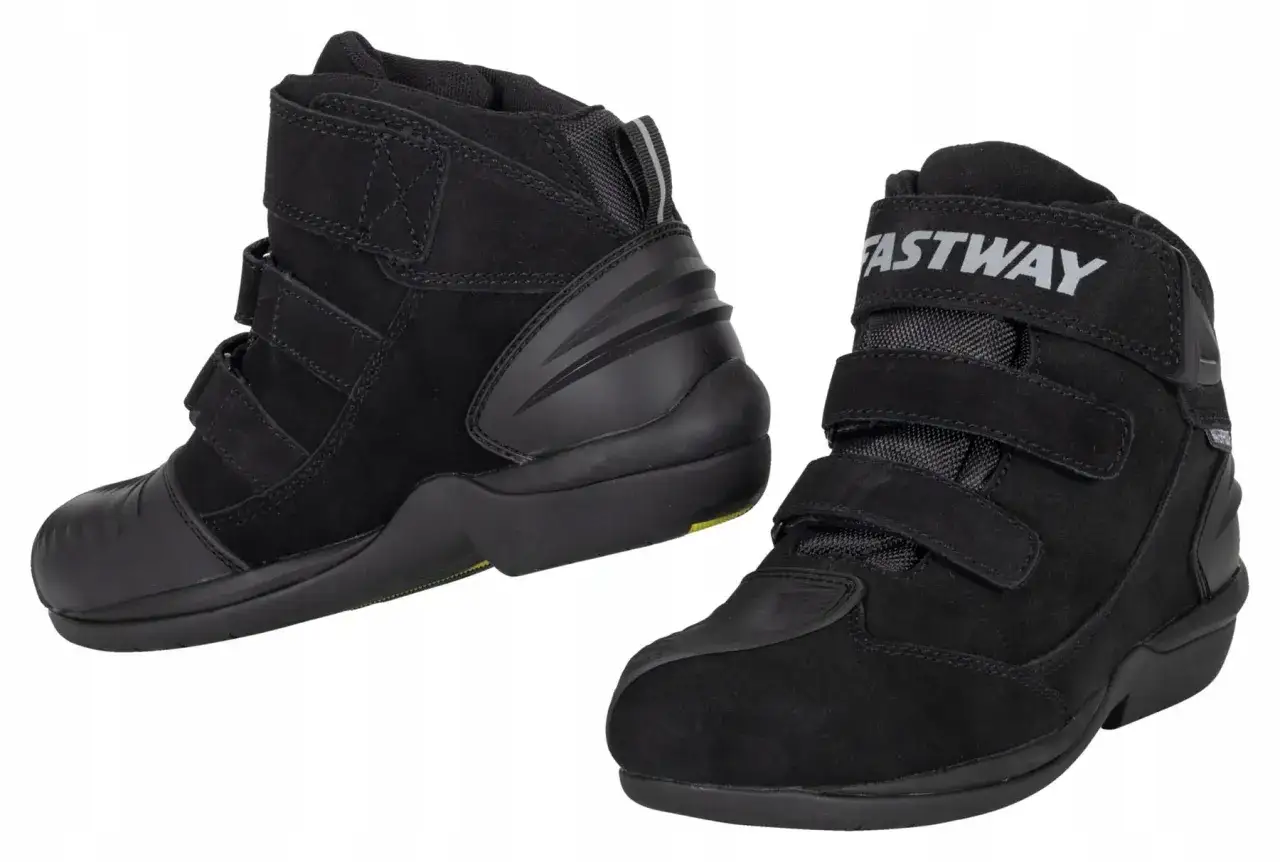 Czarne buty motocyklowe turystyczne Fastway z rzepami i wzmocnieniami.
