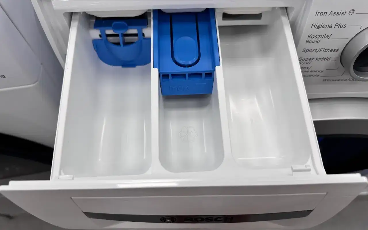 Gdzie wsypać proszek do pralki od góry, aby uniknąć błędów?