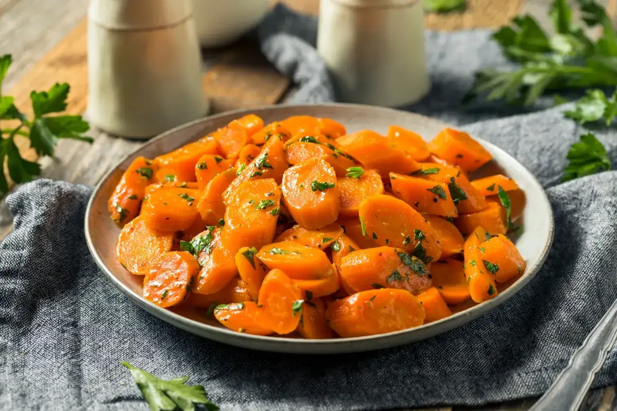 Insalata di Carote: Ricette Facili, Benefici e Varianti Creative