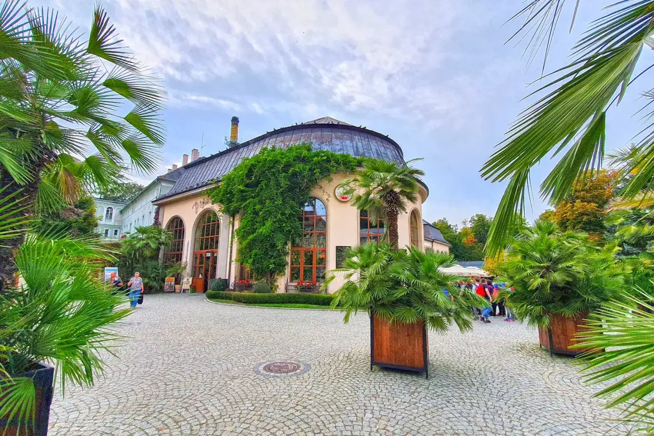 Kudowa-Zdrój: Gdzie leży i co warto zobaczyć? Przewodnik po perle Sudetów