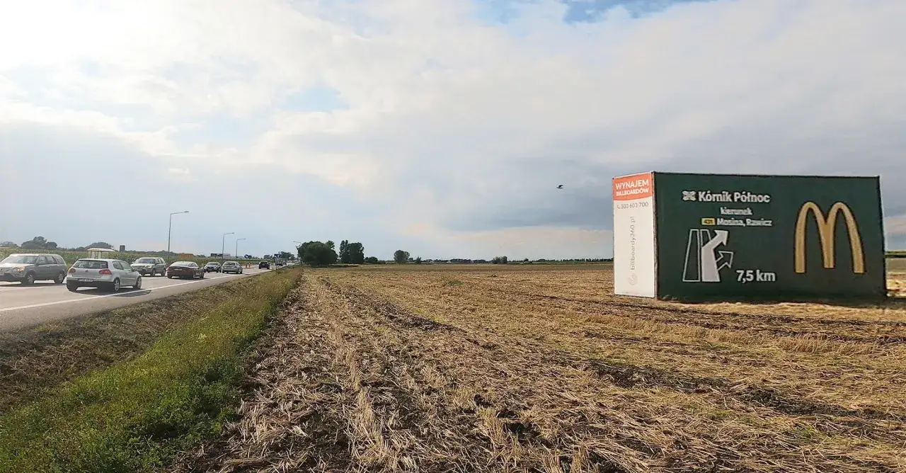 Ile kosztuje reklama przy autostradzie? Sprawdź ceny i skuteczność