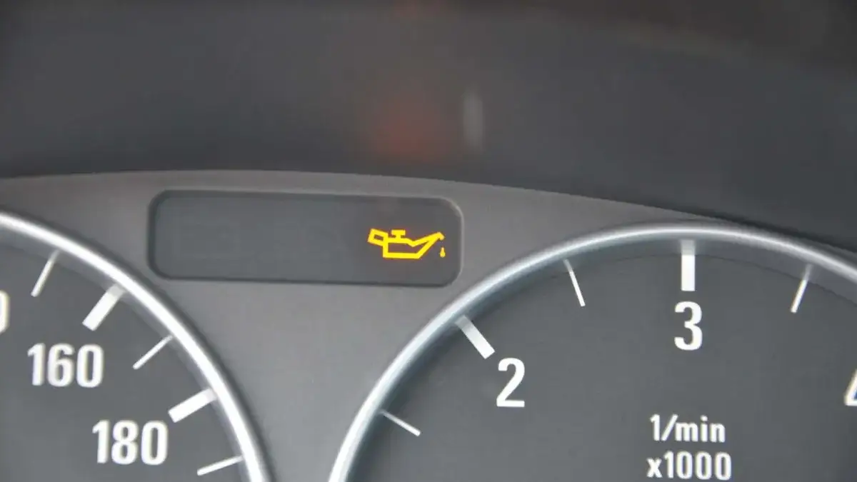 Kontrolka wymiany oleju – ile można jechać bez ryzyka uszkodzenia silnika?