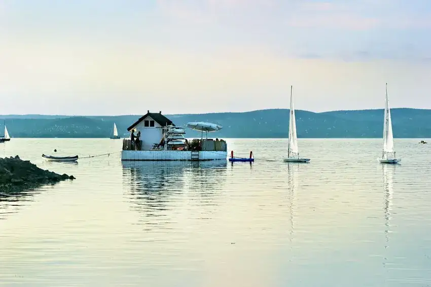 Plaża w Siofok - Znajdź Najlepsze Miejsca na Plaży i Spędź Niezapomniane Wakacje nad Balatonem