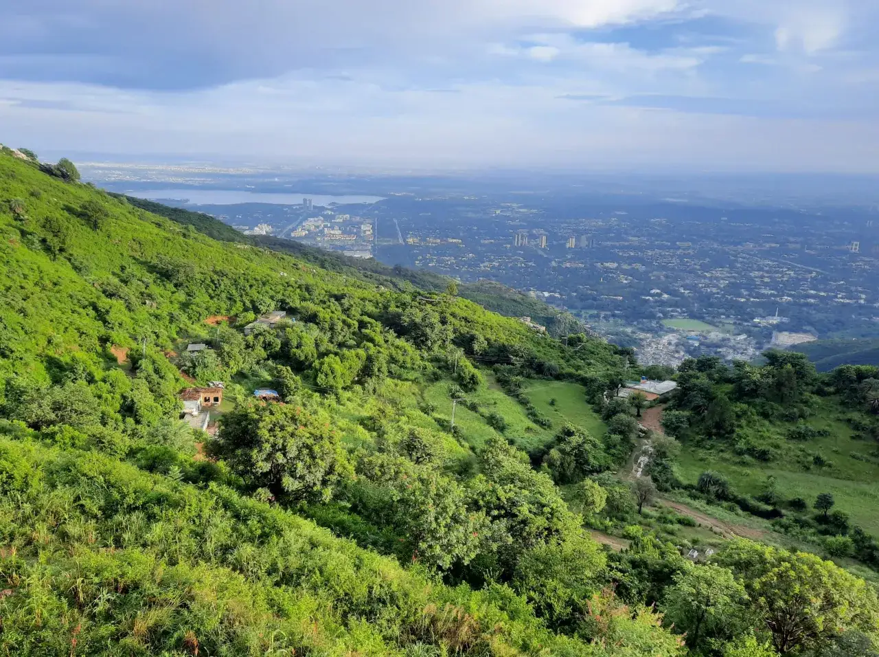 Czy podróż do Pakistanu jest bezpieczna? Odkryj zagrożenia i bezpieczne miejsca