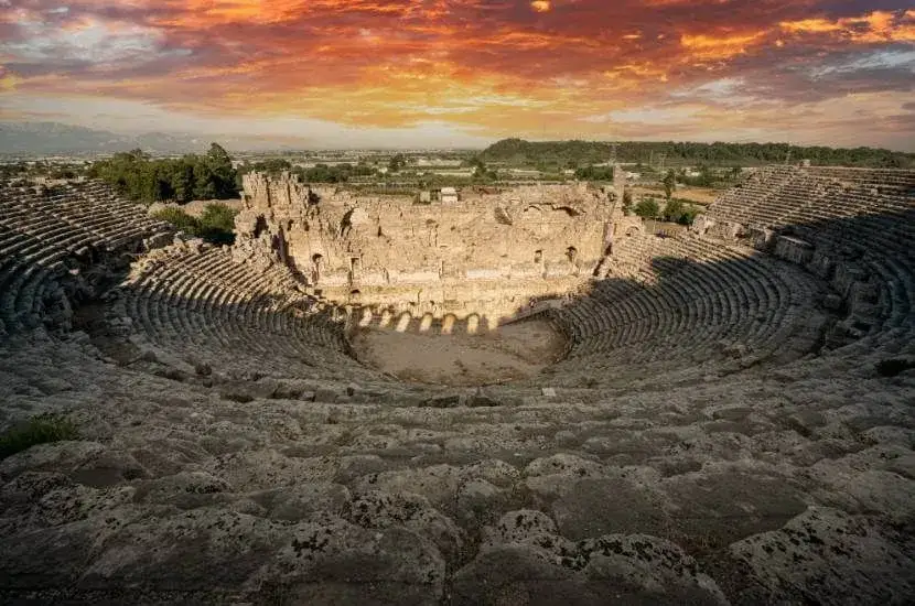 Ile trwa lot z Warszawy do Antalyi? Zaskakujące fakty o czasie przelotu