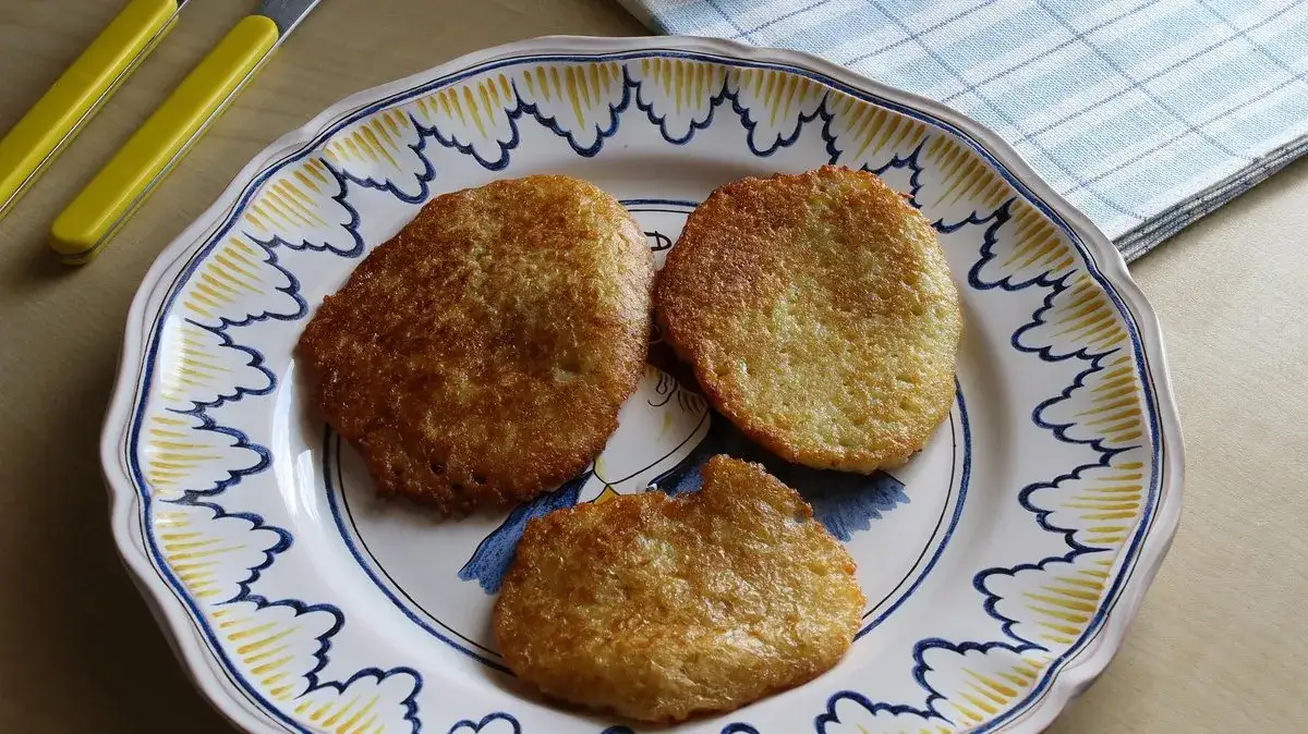 Idealne placki ziemniaczane: Z jajkiem czy bez? Sekret tkwi w...