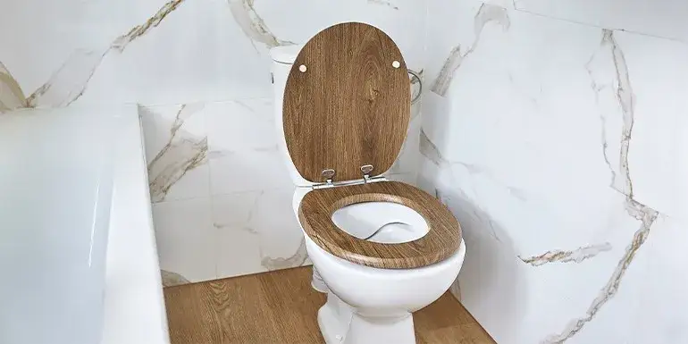 Wymiana kołków w desce sedesowej: Czy to zadanie dla Ciebie?