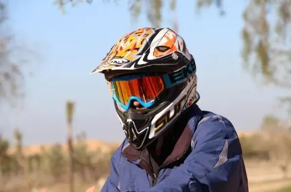 Jaki kask enduro wybrać, aby zapewnić sobie maksymalne bezpieczeństwo?