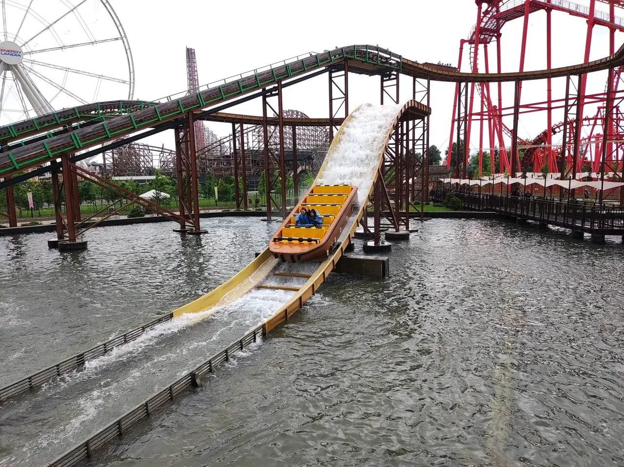 Energylandia – czy są kolejki i jak uniknąć długiego czekania?