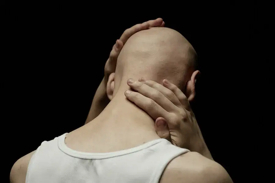 Dlaczego facet po rozstaniu jest chamski? Zrozum jego emocje