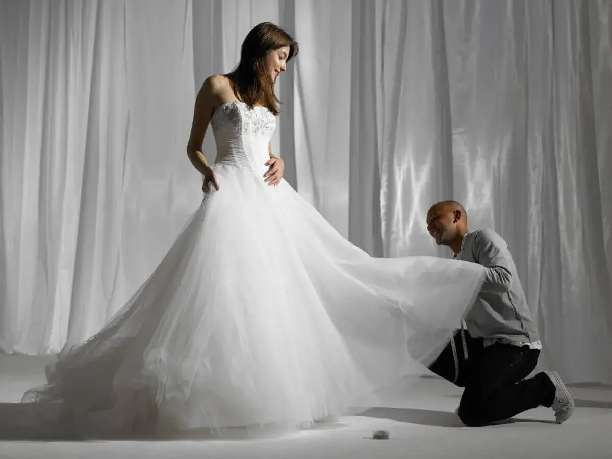 Naprawa rozdarcia w tiulu: Uratuj suknię krok po kroku!