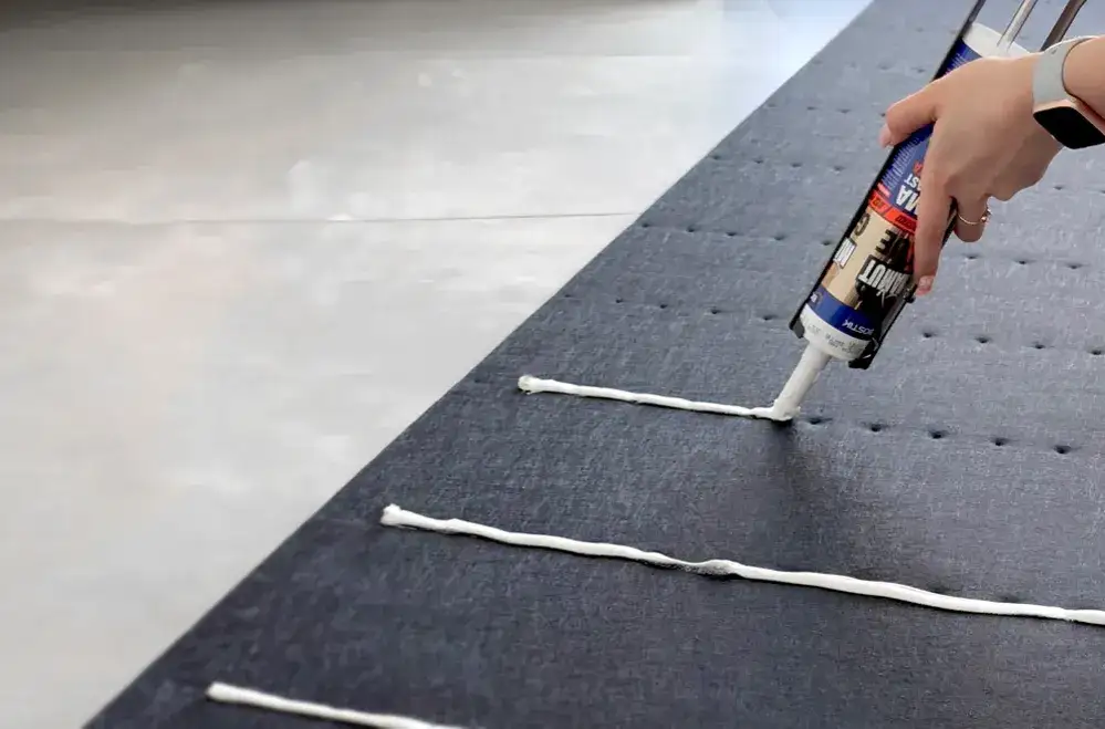 Jak kleić lamele na filcu - uniknij najczęstszych błędów w montażu